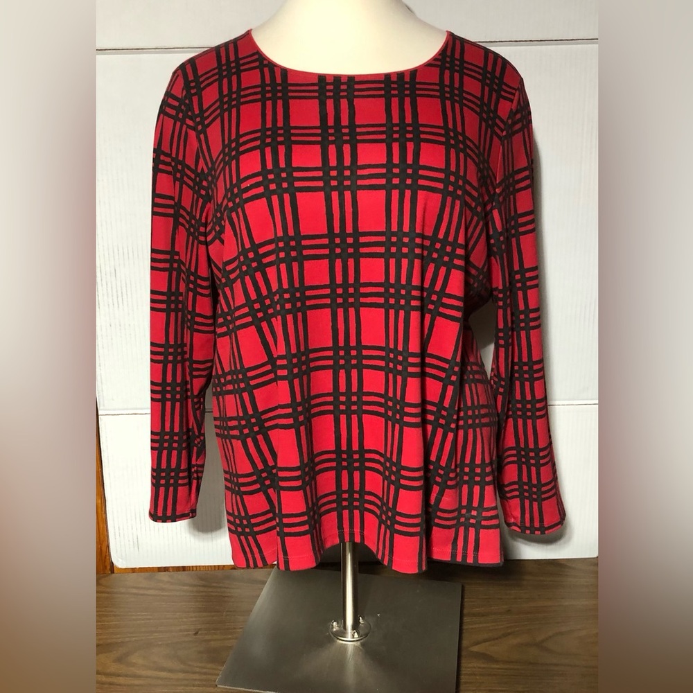 Karen Scott 3X pullover red and black top